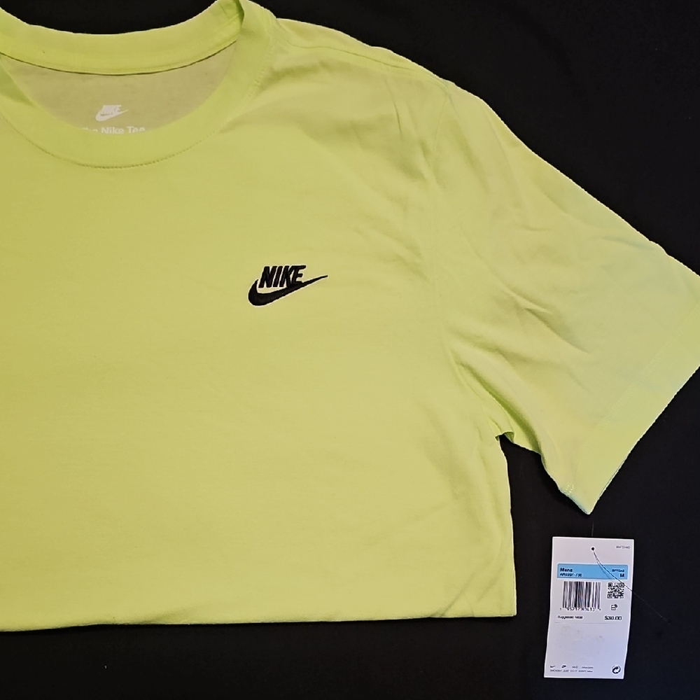 Nike Men's Tee with Black Logo